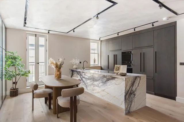 Russell Gardens Mews, London, W14, photo 2