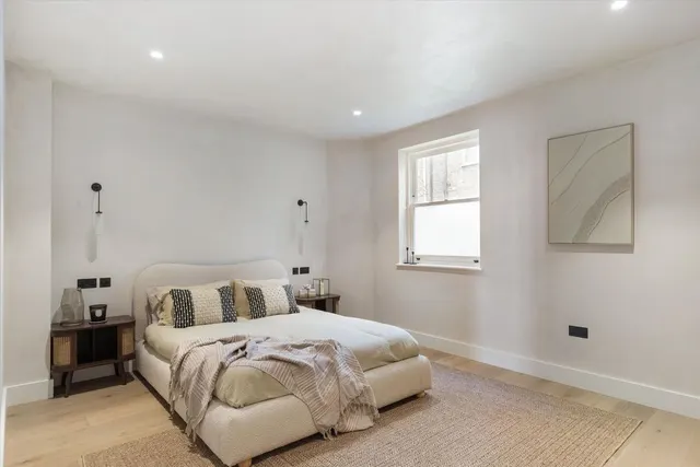 Russell Gardens Mews, London, W14, photo 3