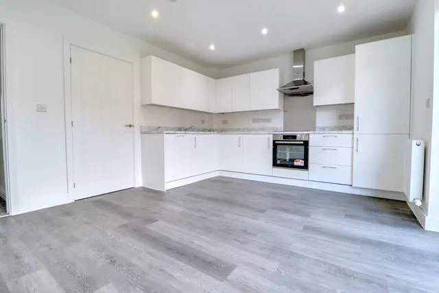 Eighth Avenue, Aylesbury, HP19, photo 3
