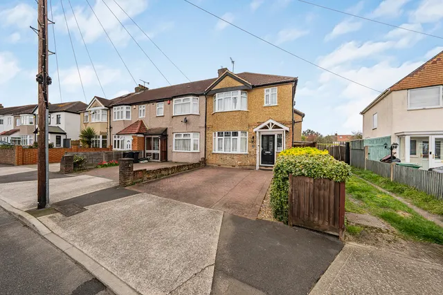 Woodcroft Crescent, Hillingdon, UB10, photo 1