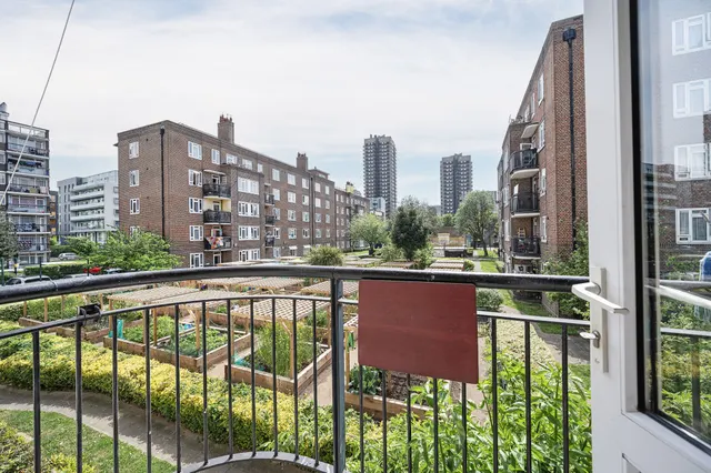 Photo 2 — 9 Hadfield House, Ellen Street, London