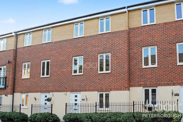 Eagle Way, Hampton Centre, PE7, photo 1