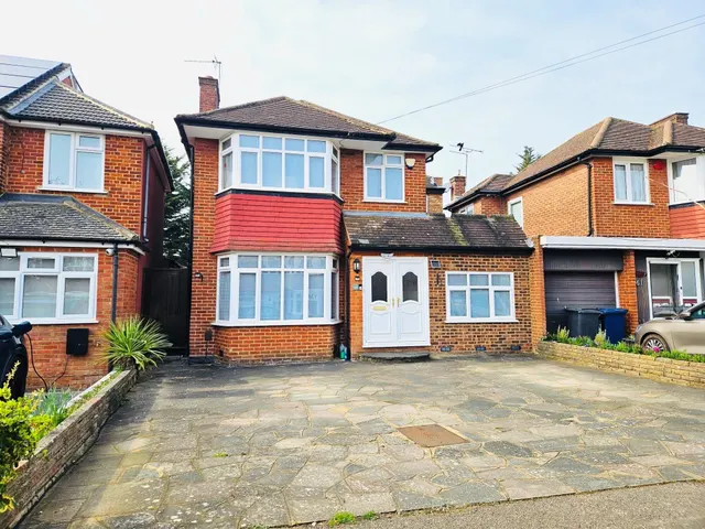 Francklyn Gardens, Edgware HA8, photo 1