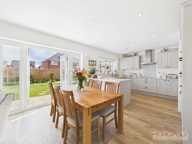Almere Gardens, Rossett, LL12, photo 2
