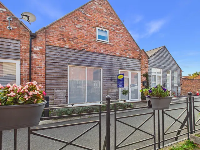 Red Lyon Mews, Whitchurch, photo 1