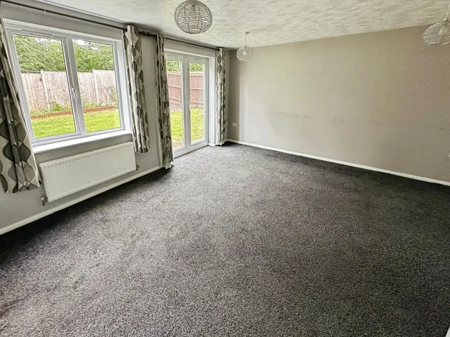 Stirling Close, Church Gresley, DE11, photo 3