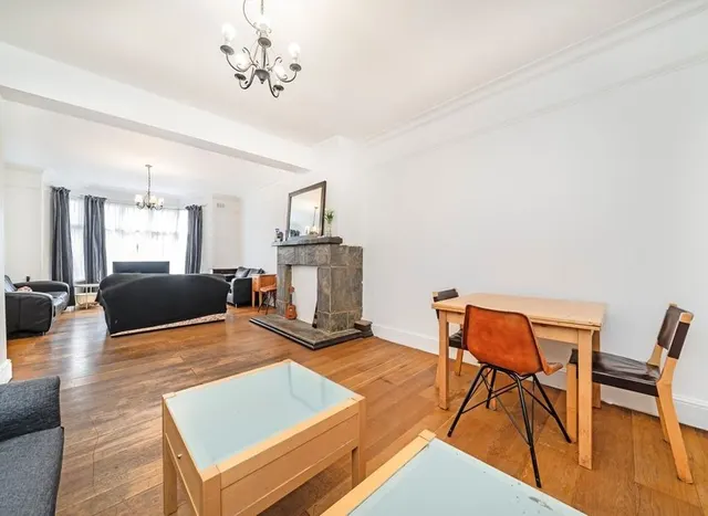 Photo 3 — Wormholt Road, Shepherds Bush, W12