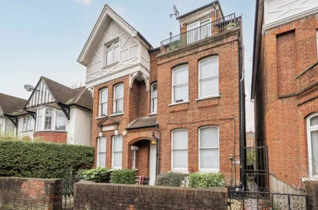 Finchley Road, Hampstead, NW3, photo 1