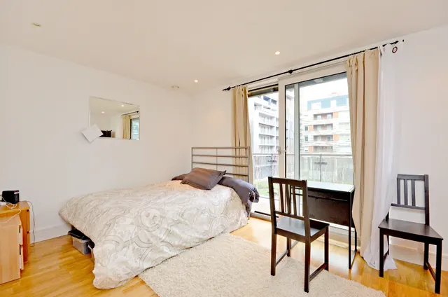 Photo 2 — Flat 207, 25 Indescon Square, London