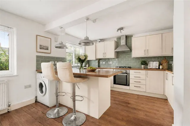 Garson Road, Esher, KT10, photo 2