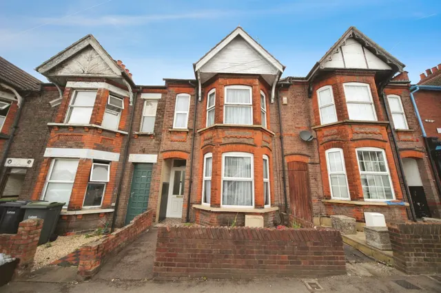 High Town Road, Luton, LU2, photo 1