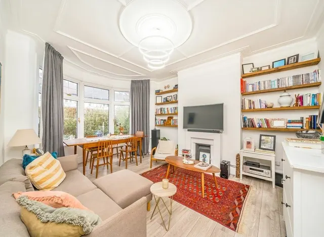 Photo 2 — Fortis Green Avenue, Muswell Hill, N2