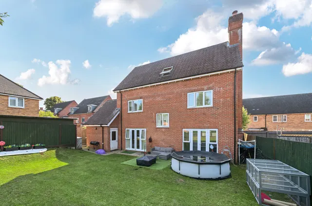 Pulborough, RH20 1FS, photo 1