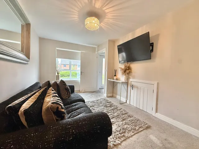 Fawcett Close, Denton, M34, photo 3