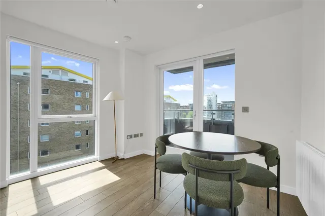Vitruvian Court, Limehouse Basin, E14, photo 2