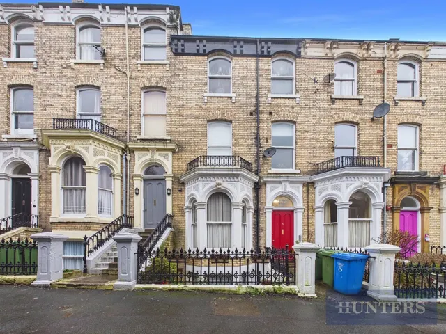 Grosvenor Crescent, Scarborough, YO11, photo 2