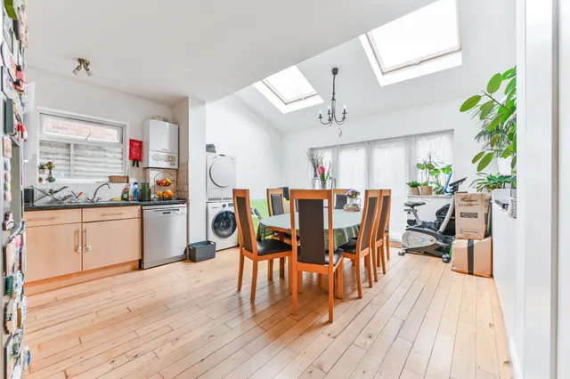 Photo 2 — Flat 1, 12 Dale Park Road, London