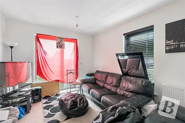Photo 2 — Ager Avenue, Dagenham, RM8
