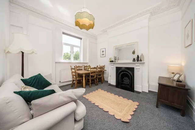 Allfarthing Lane, SW18, photo 2