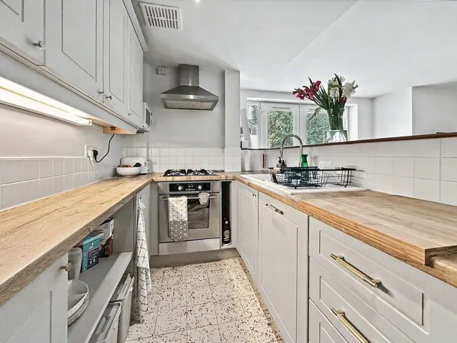 Broadgate Lane, Horsforth, LS18, photo 1