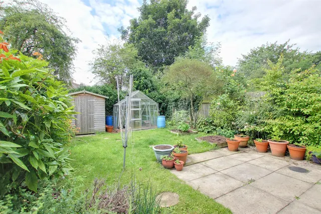 Photo 3 — Bielby Drive, Beverley