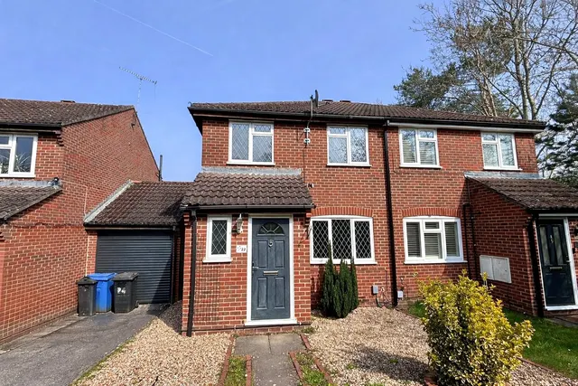 Galloway Close, Fleet, Hampshire, GU51 2TJ, photo 1