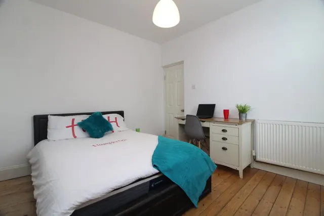 Whitehouse Lane, S6, photo 2