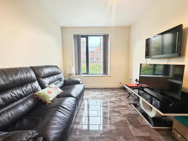 Churchill Road, Uxbridge, UB10, photo 2