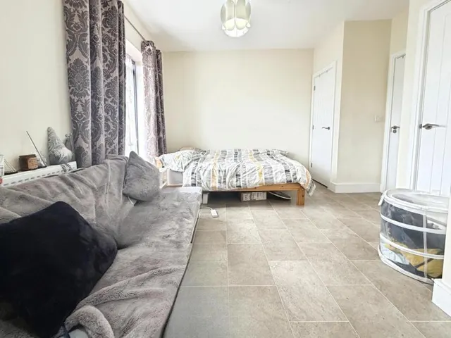 Churchill Road, Uxbridge, UB10, photo 3