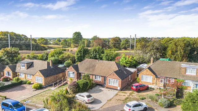 3 bedroom chalet, Mile House Close, St Albans, AL1