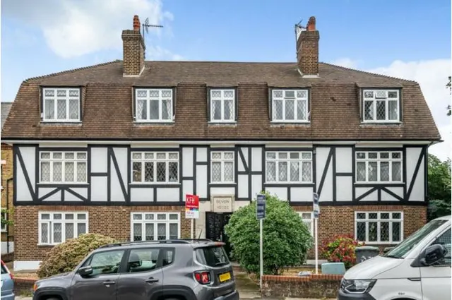 176 Devonshire Road, London, photo 1