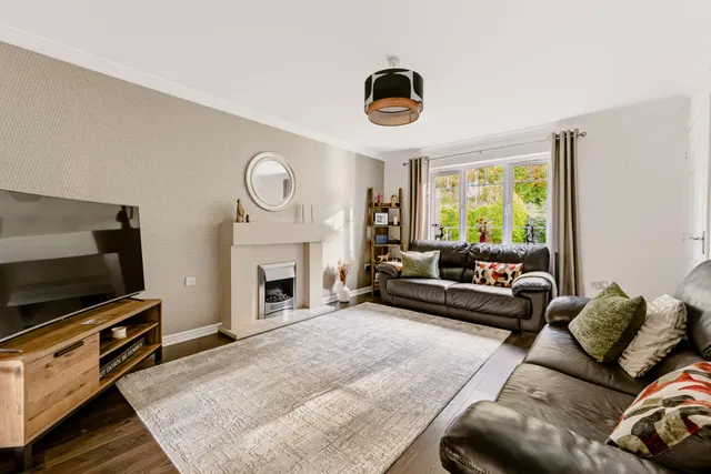 Thistle Avenue, Newton Mearns, photo 2