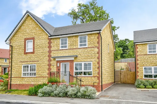 Clark Drive, Chippenham, photo 1