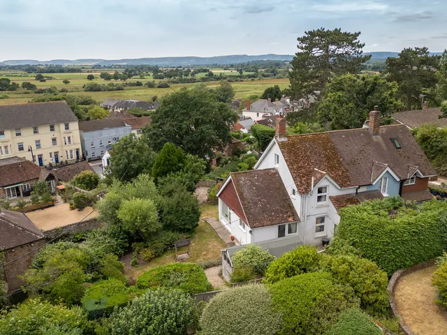 Pulborough, RH20 2AH, photo 1