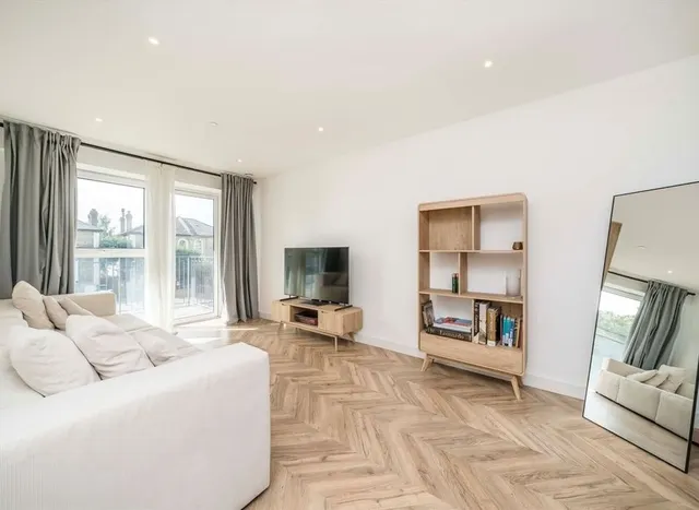 Wheatfield Way, Kingston Upon Thames, KT1, photo 2