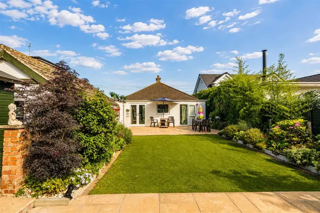 Avenue Road, Walkford, BH23, photo 1