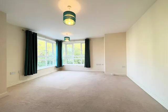 Katherine Court, Knaphill, GU21, photo 3