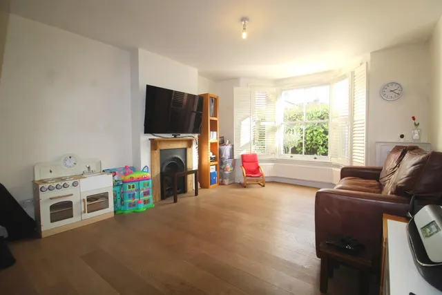 Photo 2 — Calvert Road, High Barnet EN5 4HH