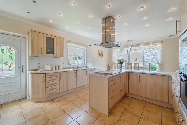 Saundersfoot, SA69, photo 3