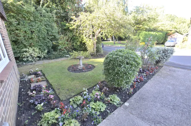 Photo 3 — Apeldoorn Drive, Wallington, SM6 9LG
