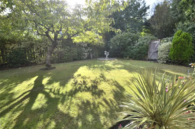 Apeldoorn Drive, Wallington, SM6 9LG, photo 1
