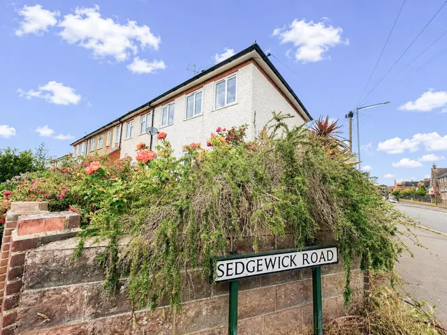 Sedgewick Road, Bexhill-On-Sea, TN40, photo 1