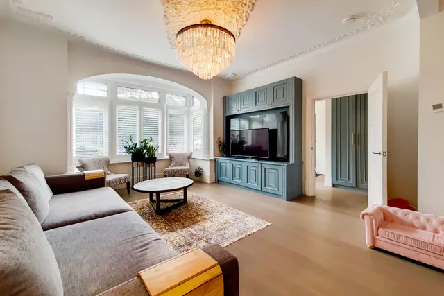 Photo 3 — 2 Craignish Avenue, London