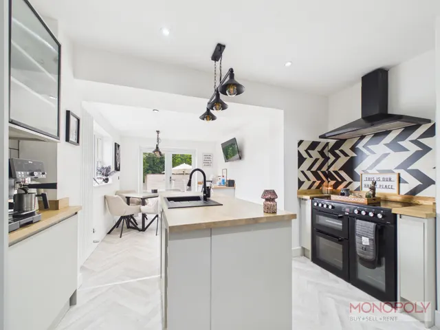 Brentwood Wrexham Road, Cefn-Y-Bedd, LL12, photo 2