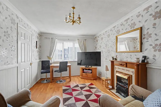 High Croft Close, Long Eaton, NG10, photo 2