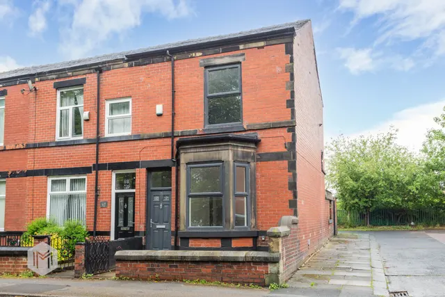 Huntley Mount Road, Bury, BL9 6JA, photo 1
