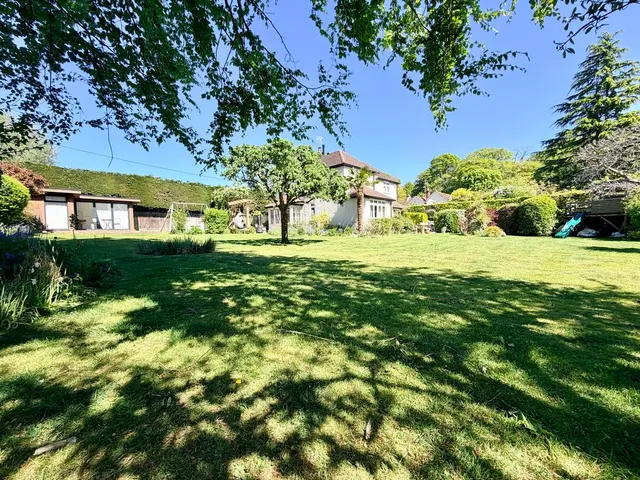 Hammersley Lane, Penn HP10 8HF, photo 1