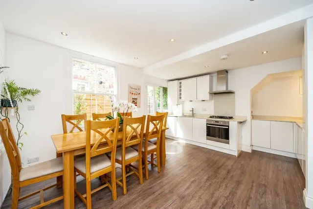 Fieldhouse Road, SW12, photo 3