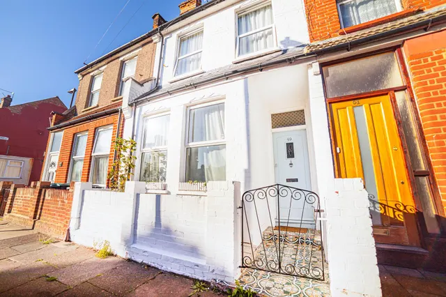 Rosebery Avenue, London, N17, photo 1