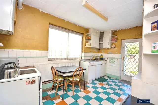 Photo 3 — Rockingham Avenue, Hornchurch, RM11